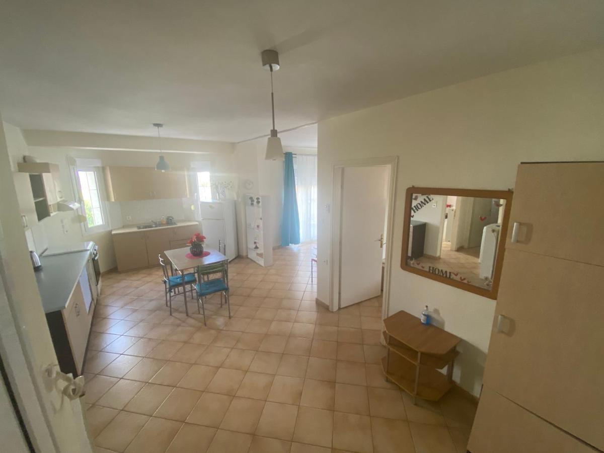 Kelesi Apartments Nea Kallikrateia Екстериор снимка