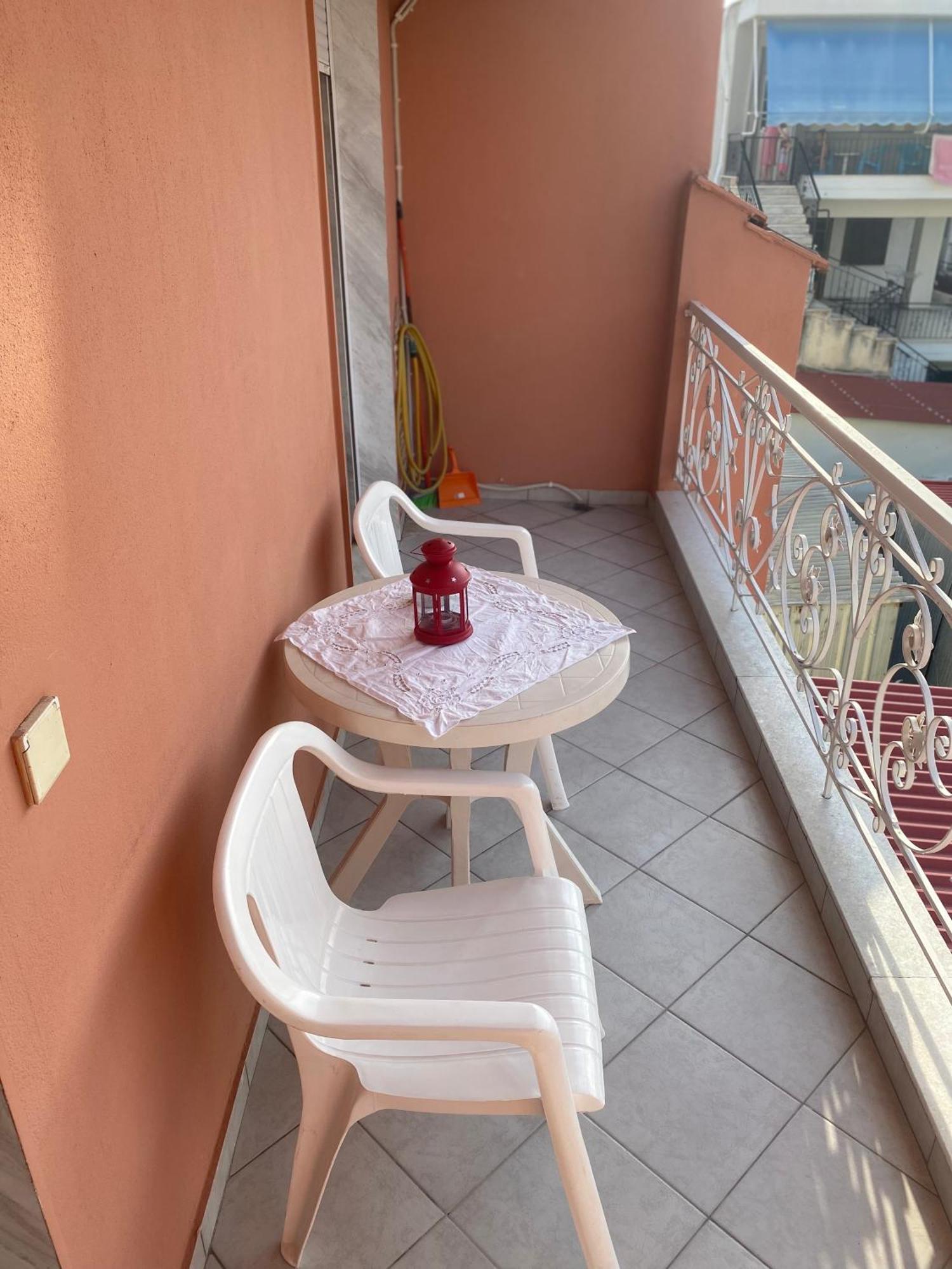 Kelesi Apartments Nea Kallikrateia Екстериор снимка